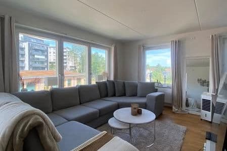 Ljus 2:a med balkong i lugna Ursvik